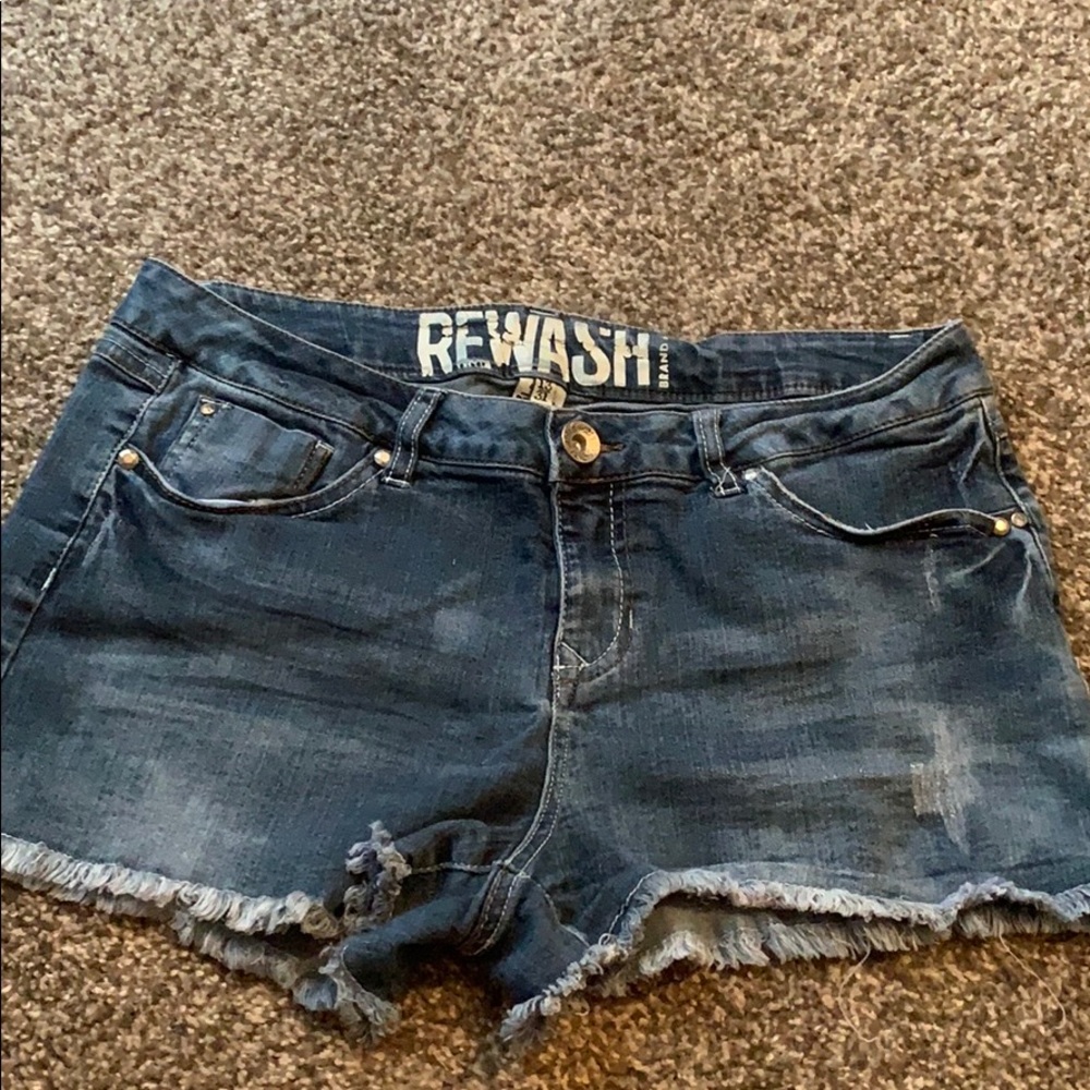 Cute jean shorts with tapered edges! Size 13